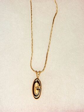Givenchy Elegant Gold & Black Enamel “G” Pendant Necklace VGC 16” Chain
